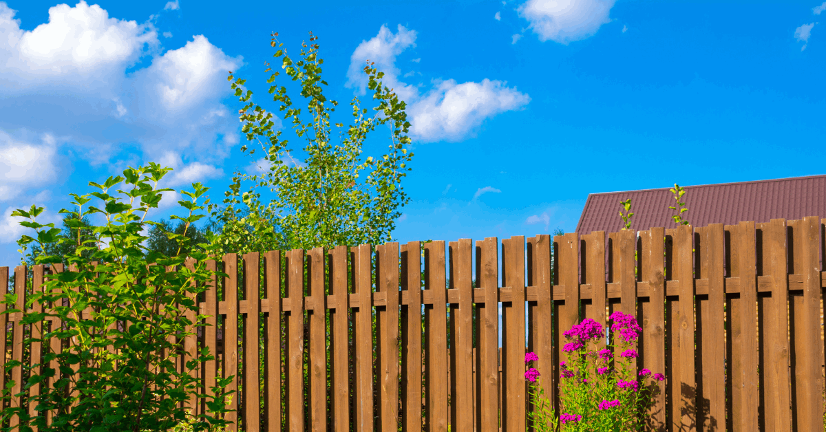 Choosing the Right Fencing Materials for Your Maryland Home